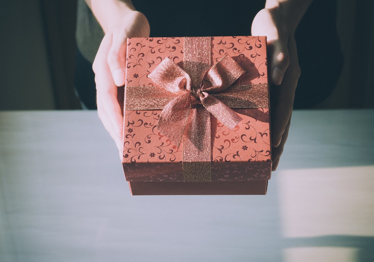Celebrate Timeless Moments: Why Gifting a Luxury Watch Makes for an Unforgettable Birthday Surprise