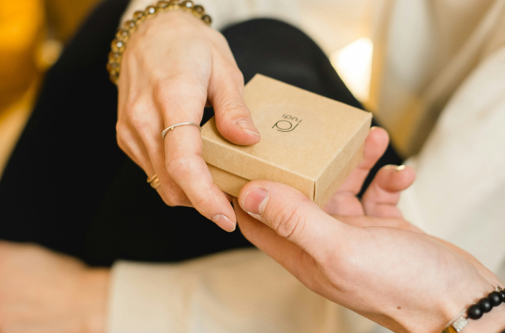 A Timeless Gift for Your Daughter: Luxury Watches from Parents to the Bride